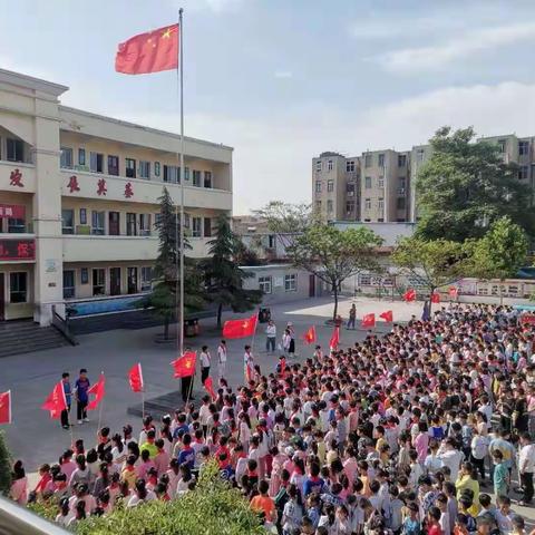 “红领巾  童心向党  争做新时代好队员” ——淇园路小学举行少先队入队仪式