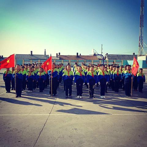 发愤读书怀壮志  祭扫献花慰忠魂——第二小学清明节系列活动纪实