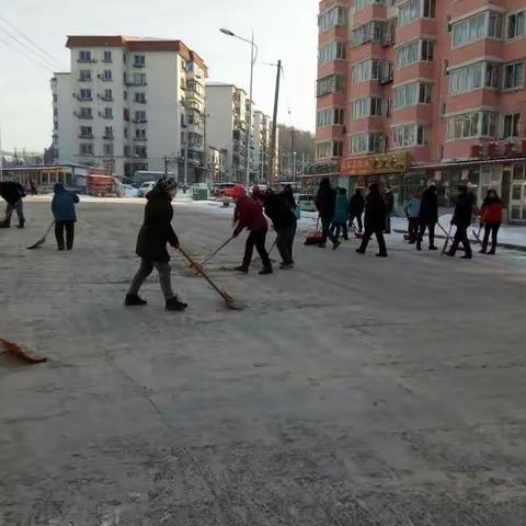 快速除雪路路畅通 及时除障人人平安