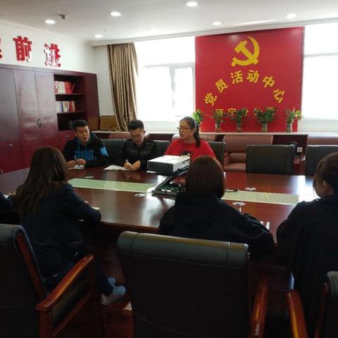 西宁分公司团委组织青年团干观看《厉害了，我的国》