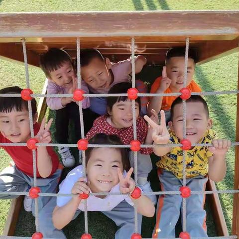 普睿迪礼仪幼儿园六月份第一周中三班宝贝记录篇