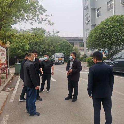 宝丰县闹店镇:县三级调研员陈卫东到闹店镇督导疫情防控及“场所码”推广使用工作