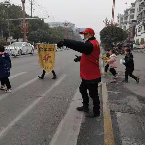 用 心”护学，为“爱”站岗——实验小学2201班家长志愿者爱心护岗护学