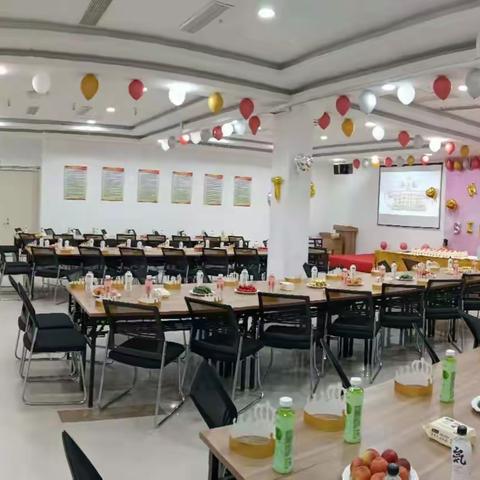 公司举办17周年庆暨六月份员工生日联谊会