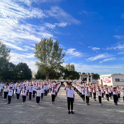 喜迎国庆  礼赞祖国——靳岗街道董岗小学