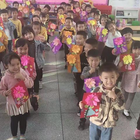 感恩节到了 ，“小小感恩心，浓浓感恩情 ”！