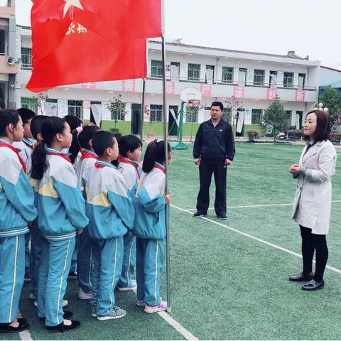 纪念中华英烈，缅怀先烈                                                 金渠镇范家寨小学清明节扫墓活