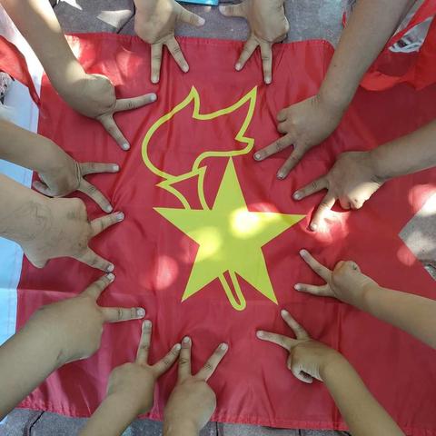 探秘花卉——塔城市喀拉哈巴克乡中心学校开展红领巾参观体验活动