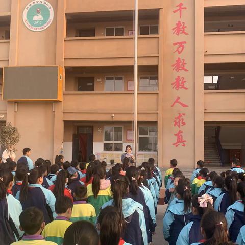 辉县市学院路小学“学雷锋，讲奉献”专题活动