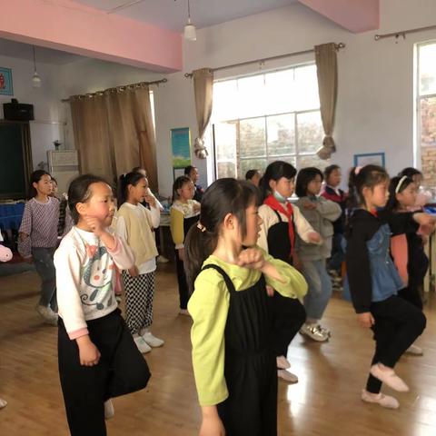 水冶镇南段小学舞蹈社团精彩瞬间