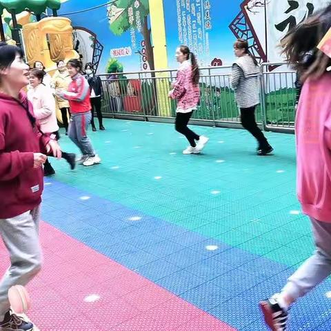 激情凝聚力量，团队绽放活力