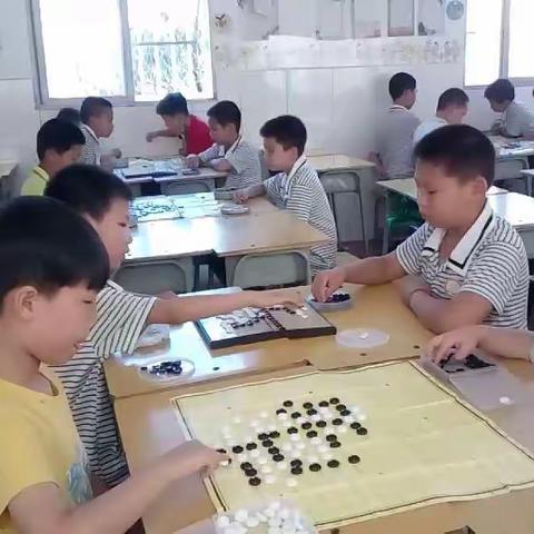 爱上围棋爱上思考，尽显城小棋手风采