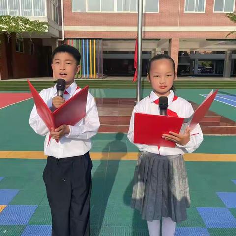 阅读与梦想齐飞，书香与人生相伴——翠林蓝湾小学举行“世界读书日”主题升旗仪式