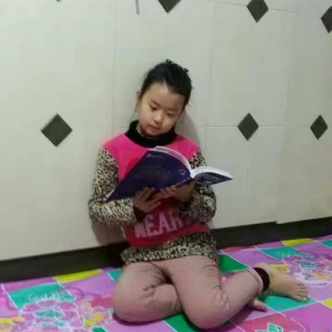 五年六班每日一读剪影 不积跬步无以致千里！只要注重平时点滴认真的积累才能汇集知识的汪洋！孩子们加油！！