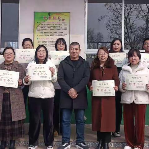 不忘初心 砥砺前行 ——王答中心小学校党支部表彰2022年度“学习强国”优秀个人。