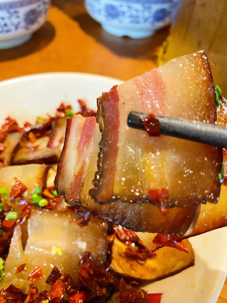 湘西美食炒农家腊肉‌