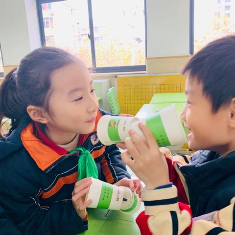 二年级：(12)振动音叉