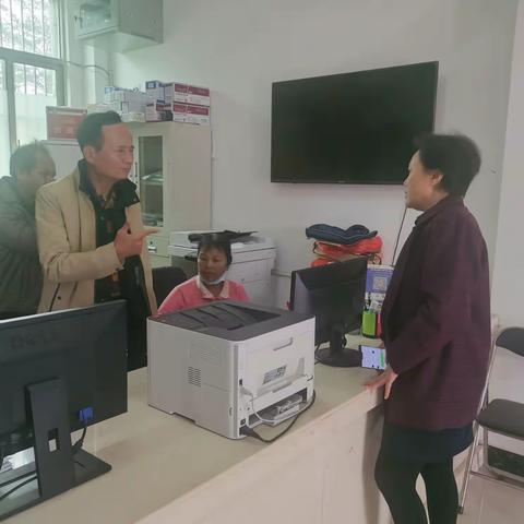 秀英区人大常委会副主任崔海萍深入东山镇马坡村开展河长制巡查工作