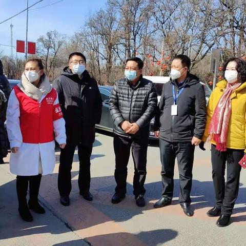 市、区领导检查军区社区核酸采集工作