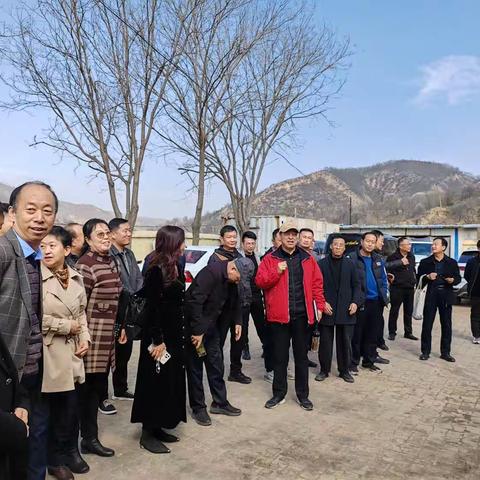 春风春雨春意浓， 春树春花春色红一一延安“三会一院”赴蟠龙采油队写生创作交流活动