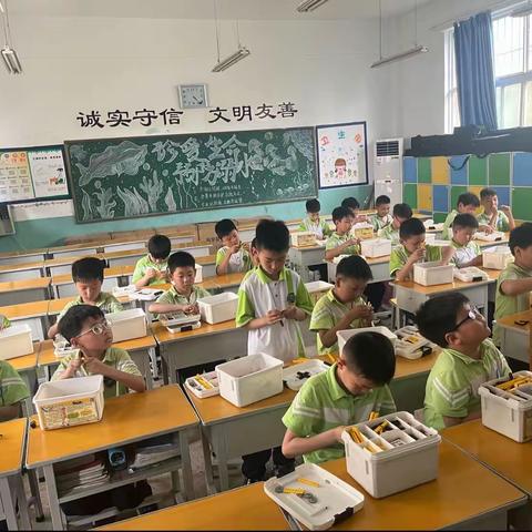 伊河小学爱创机器人社团