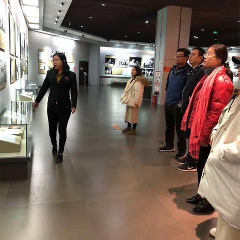 挖掘丰富资源    探索校外教育新模式（副本）