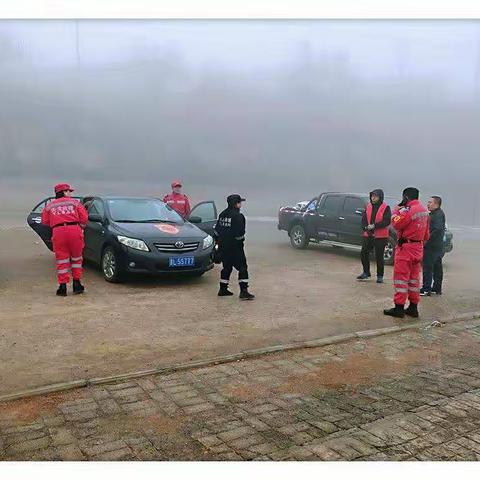 爱心捐赠，寒冬不冷——翼城县天龙救援队、爱心志愿者联合会到甘泉学校捐赠“温暖包”