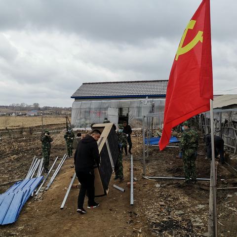 党旗在扶贫工作中高高飘扬