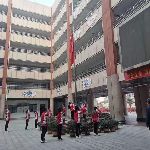 南阳市第三小学“缅怀革命先烈，担当时代责任”升旗仪式