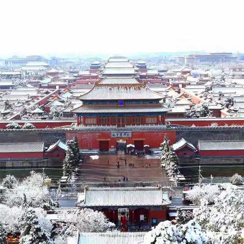 春雪飞舞中的紫禁城