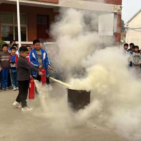 “消防安全心中记，幸福成长伴我行”——鲁西新区陈集镇张庄明德小学119消防演练