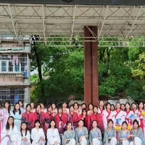 让科技融入生活 让创新放飞梦想——乌当二中科技活动节