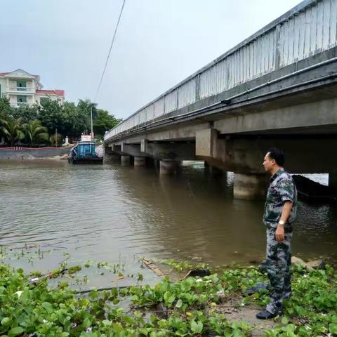 23日何泽毅书记巡查河道