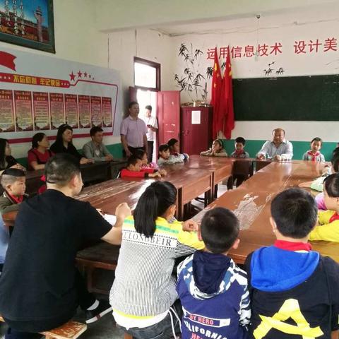 县政协副主席王宏率队到天桥镇开展“六一”节慰问活动