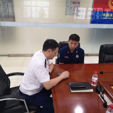 龙岗消防救援大队叶岭教导员带领督察组到龙岗消防救援站开展“六涉”排查工作