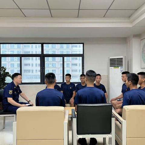 龙岗大队叶岭教导员与新消防员开展谈心交流活动