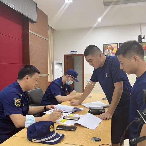 支队督察队夜间深入龙岗大队检查