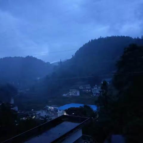 小楼昨夜又东风（贵州省黔西南州布依族雨夜）