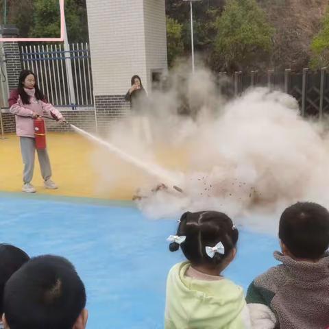 消防🚒演习，护幼安全——振兴幼儿园消防演练