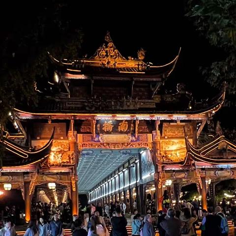 雨中漫步都江堰
