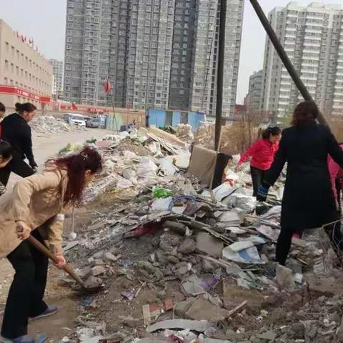 小店社区妇联开展志愿者服务