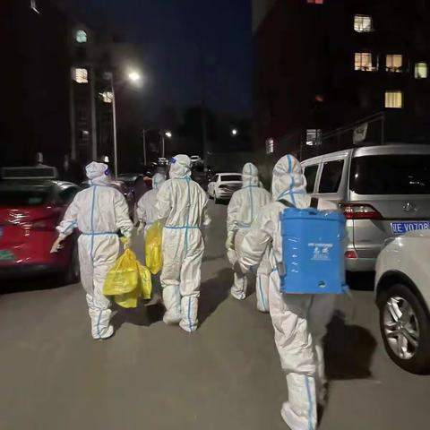 坚持亲力亲为 奋战在抗疫一线的社区书记