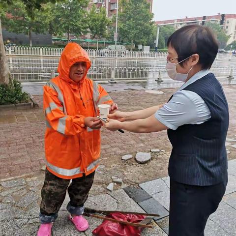 景泰翰林支行劳动者港湾夏日送清凉