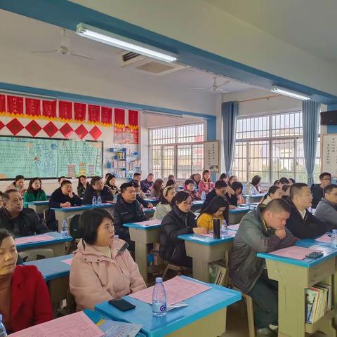 “家校同心，师生同行”——2010朝阳班八年级上册家长会