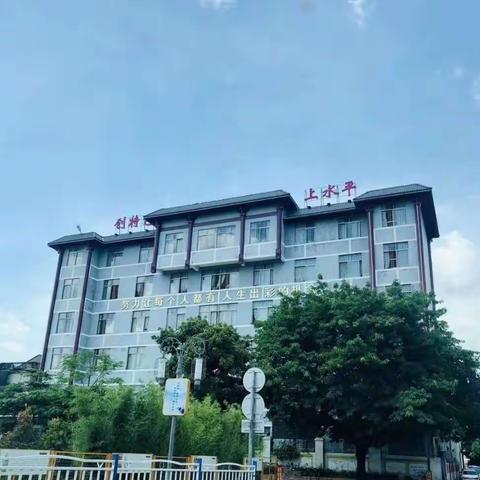 红旗，高高飘扬——记庆祝中国共产党成立100周年系列活动之红旗小学党史进课堂