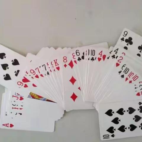 兴城中心幼儿园大一班一一玩转扑克牌