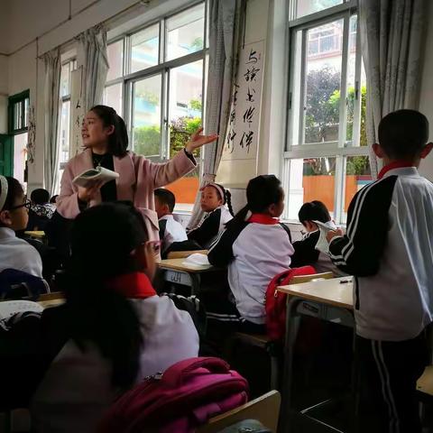 “同课异构”展风采，互学互鉴共成长               ——金秀县民族小学主题教研年级组篇