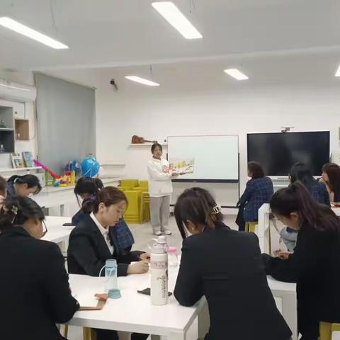 孙吉元宏博学校2023年第十期老师周三晚自习读书会:《市场街最后一站》