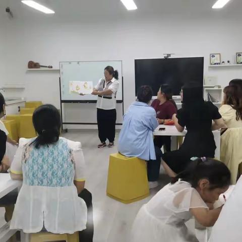 孙吉元宏博学校2023年第十四期老师周三晚自习读书会:《小老鼠和大老虎》