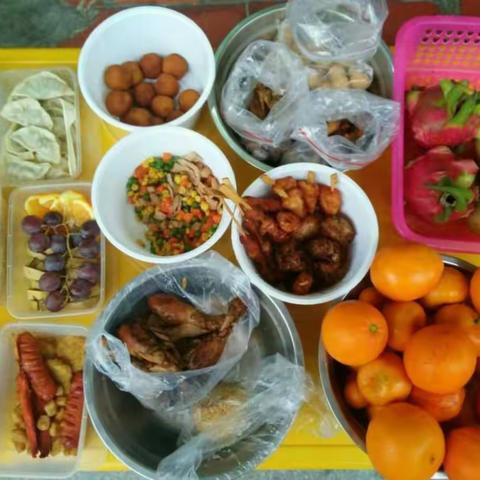 童馨幼儿园庆元旦“快乐美食分享会”。